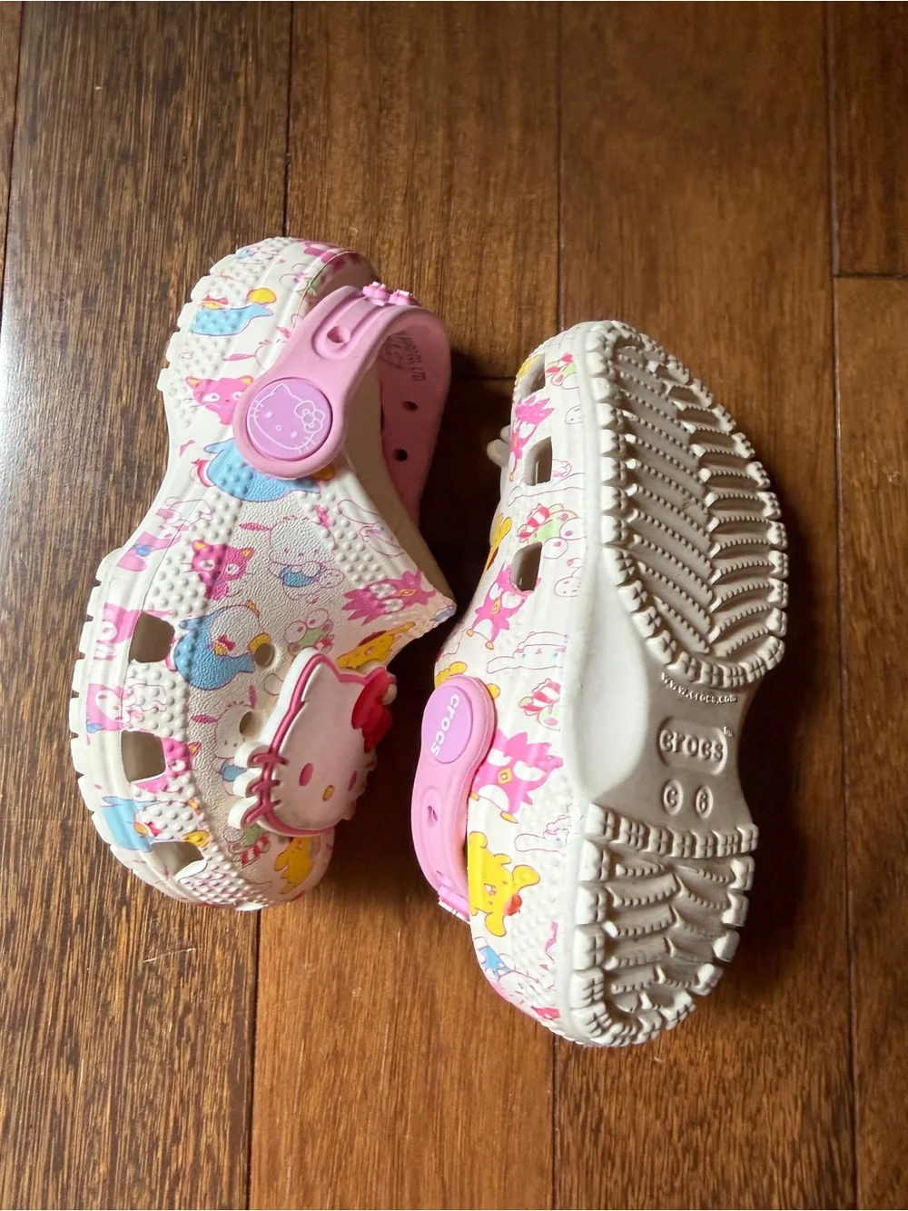 CROCS Hello Kitty Pink & White Kids Clogs Size 6